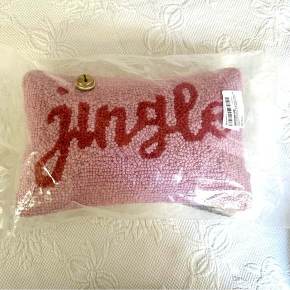 NWT Peking Handicraft Kate Nelligan Pink Hook ‘Jingle’ Bell Pillow Christmas